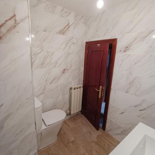 Baño reformado en proyecto de vivienda en Oviedo