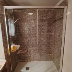 Detalle de obra en reforma de baño en Oviedo