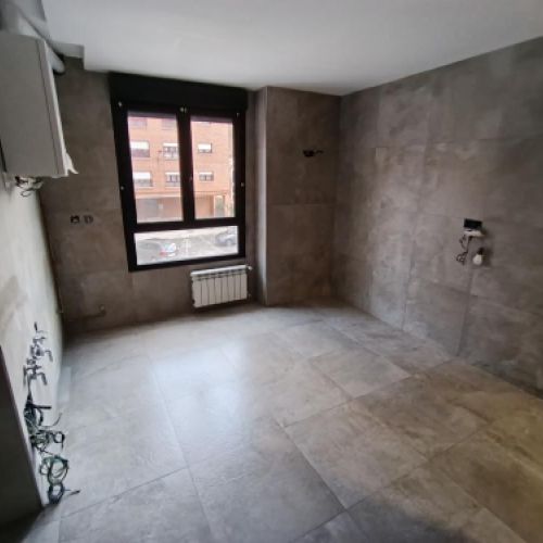 Proyecto de cocina moderna en vivienda de Oviedo