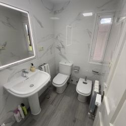 Proyecto de baño reformado por Reformas Lizan en Oviedo