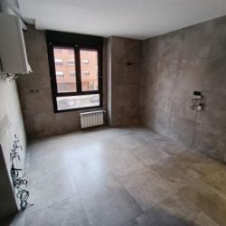 Proyecto de cocina moderna en vivienda de Oviedo